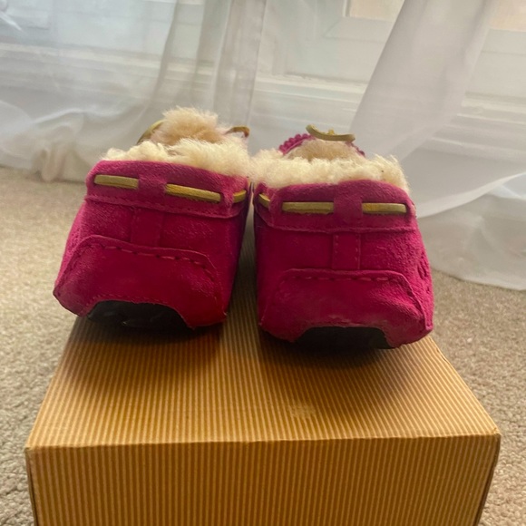 Ugg Mocassin Slippers - Picture 4 of 9